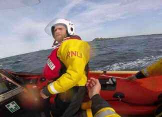 Rescue of Four Struggling Kayakers in East Lothian by RNLI Crew news-12082024-131353