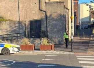 Man rushed to hospital after stabbing in Scottish town: Police investigation underway news-21092024-151519