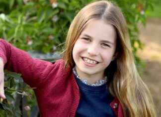 Princess Charlotte Asked to Return £36,000 Plush Gift news-22092024-123703