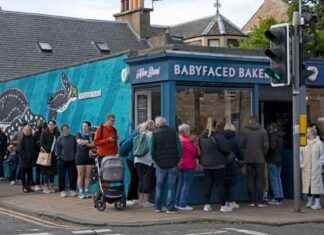 New Bakery Draws Huge Crowds in Edinburgh Beach Area news-27092024-162710
