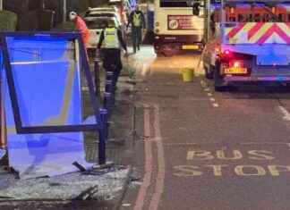 Police Rush to Collision at Edinburgh Bus Stop: Street Damage Reported news-29092024-125213