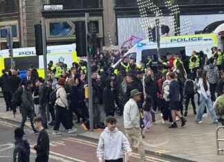 Violence Erupts in Edinburgh City Centre as Police Respond to Rival Football Fans – What Happened? news-05102024-211401