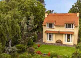 Luxury Five-Bedroom Edinburgh Home with Spacious Garden for Sale in Exclusive Neighborhood news-07102024-032242