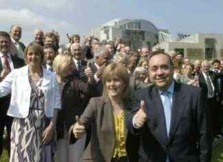 Tribute to Alex Salmond: Nicola Sturgeon Remembers Former Mentor news-13102024-005405