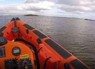 Rescue Operation: 8 Saved by RNLI Crews from Edinburgh Beauty Spot news-18102024-143836