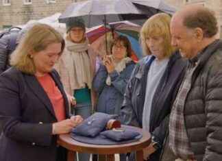 Unbelievable Valuation of Tat Jewelry Leaves Antiques Roadshow Guest Speechless news-21102024-025027