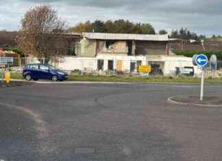 Demolition of Abandoned West Lothian Car Showroom for New Lidl Supermarket news-28102024-161621