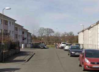 Fire at West Lothian Flats: Smoke Billows into Sky news-08112024-155102