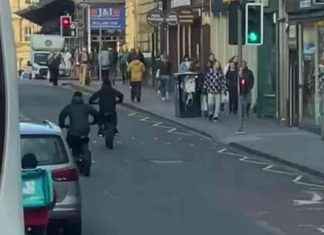 Reckless Stunts: Masked Edinburgh Youths on Wrong Side of City Centre Road news-27112024-174745
