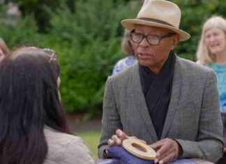 Antiques Roadshow Expert Refuses to Value ‘Awful’ Item: Why He’s ‘So Sad’ antiques-roadshow-expert-refuses-to-value-awful-tem-why-hes-so-sad