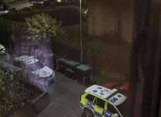Edinburgh Police Conduct Door-to-Door Inquiries After Schoolboy Stabbing edinburgh-police-conduct-door-to-door-nquiries-after-schoolboy-stabbing