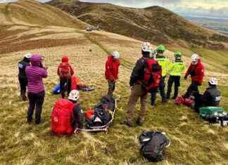 Hiker airlifted to Edinburgh hospital in Pentlands emergency. hiker-airlifted-to-edinburgh-hospital-in-pentlands-emergency