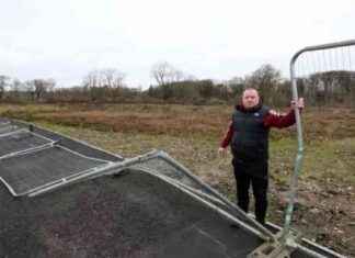 Regretful Couple Unhappy with £350k New Build Home Due to Eyesore at End of Drive regretful-couple-unhappy-with-350k-new-build-home-due-to-eyesore-at-end-of-drive