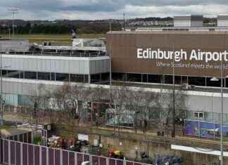 Ice Forces Flights to Divert to Edinburgh During Severe Weather Warning ce-forces-flights-to-divert-to-edinburgh-during-severe-weather-warning