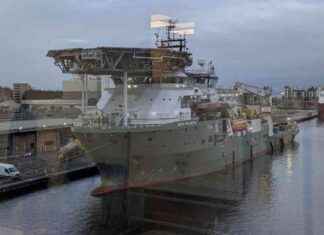 Massive Ship with Key Mission Docks in Leith: Edinburgh Locals Amazed massive-ship-with-key-mission-docks-in-leith-edinburgh-locals-amazed