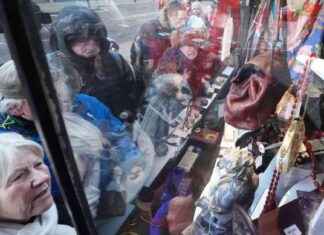 Rare Collectibles Cause Edinburgh Shoppers to Queue Outside Charity Shop rare-collectibles-cause-edinburgh-shoppers-to-queue-outside-charity-shop