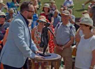 Staggering Value of Heirloom Leaves Antiques Roadshow Guest Speechless staggering-value-of-heirloom-leaves-antiques-roadshow-guest-speechless
