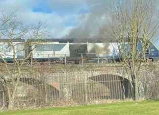 70 passengers evacuated from ScotRail train due to fire emergency 70-passengers-evacuated-from-scotrail-train-due-to-fire-emergency