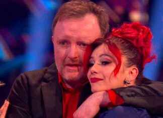 Chris McCausland Criticizes Dianne Buswell on Strictly chris-mccausland-criticizes-dianne-buswell-on-strictly