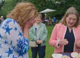 Emotional Antiques Roadshow Guest in Tears Over Jewelry Appraisal emotional-antiques-roadshow-guest-in-tears-over-jewelry-appraisal