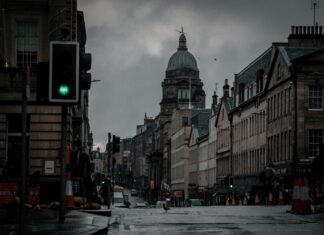 Car Rental Edinburgh Scotland: Discover The Best Deals Today