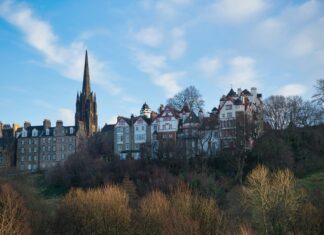 Premier Inn Princes St Edinburgh: Why Stay In The Heart Of The City?