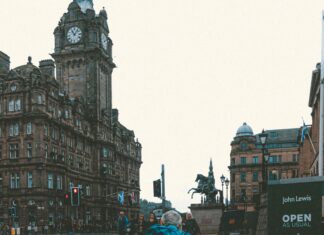 Premier Inn Edinburgh Princes Street: Uncover Exceptional Comfort and Location