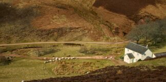 Edinburgh To Loch Ness: Uncover The Mysteries Of Scotland’s Iconic Journey