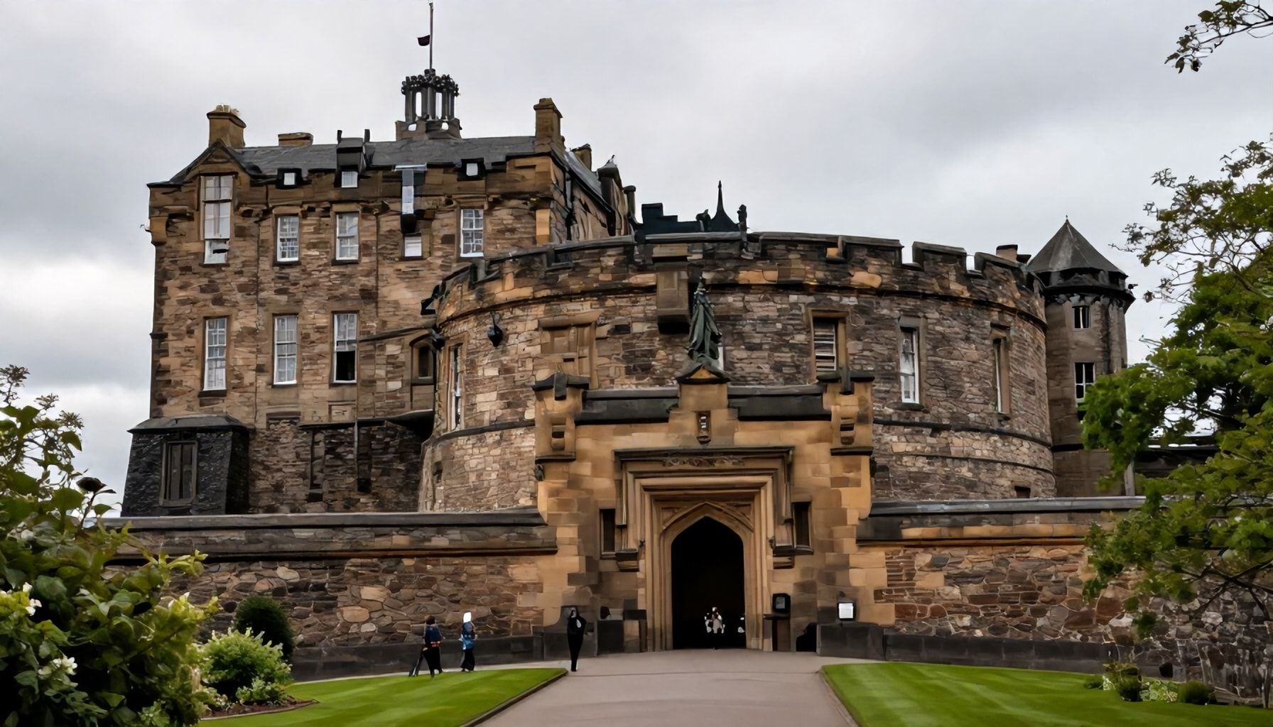 10 Must-See Highlights Inside Edinburgh Castle That You Can’t Miss*
