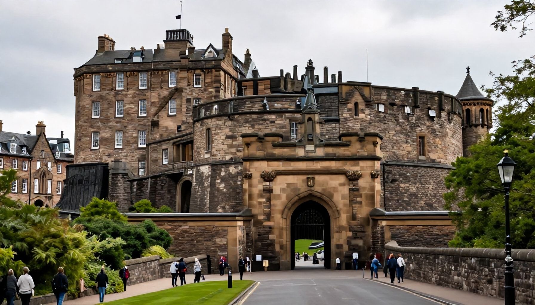 5 Ways to Skip the Line for Edinburgh Castle Tickets*