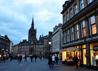 Edinburgh’s Cultural Scene: A Vibrant Tapestry of Arts and Events Edinburgh's Cultural Scene: A Vibrant Tapestry of Arts and Events